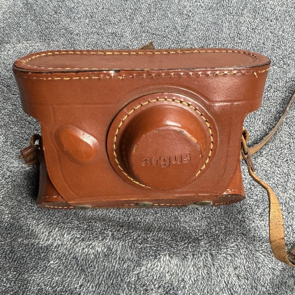 Vintage Argus C3 Rangefinder 35mm Camera w Leather Case Classic USA - Picture 8 of 10